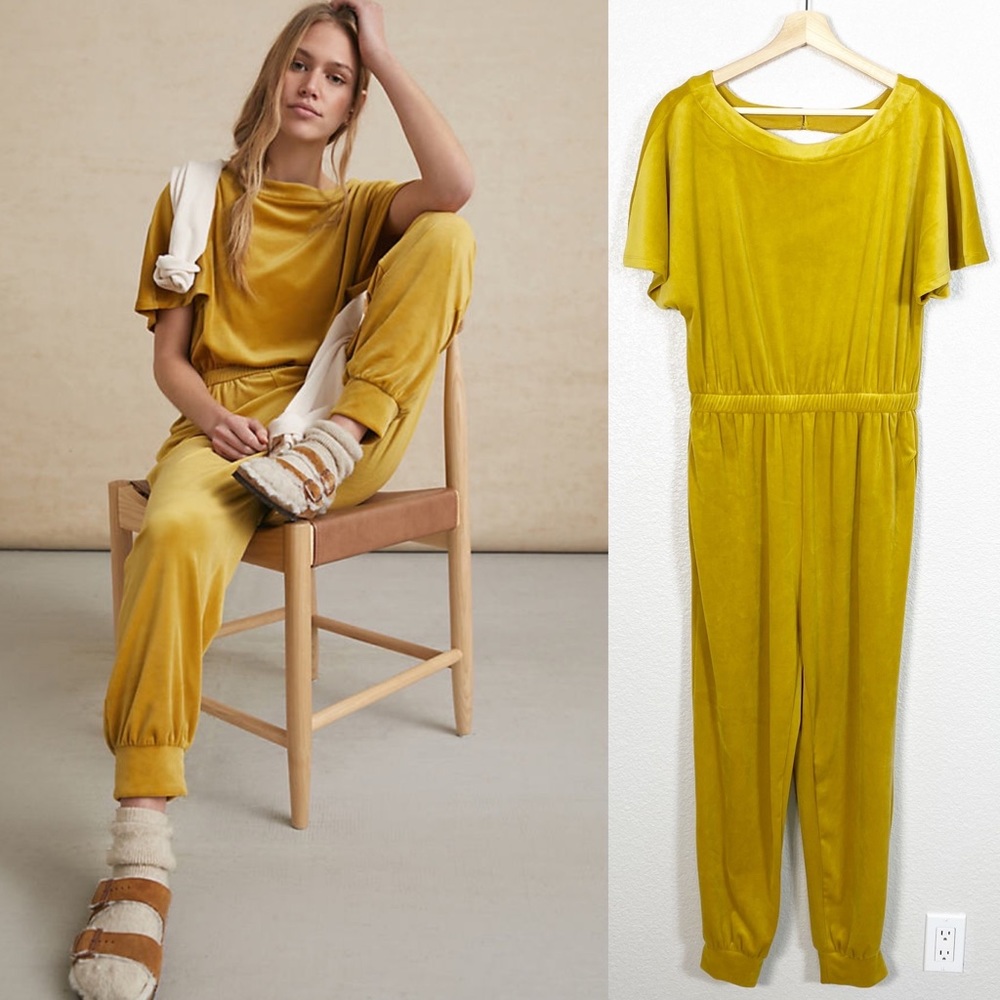 Saturday Sunday by Anthropologie NWT Linda Velvet Jumpsuit in Gold Size Small